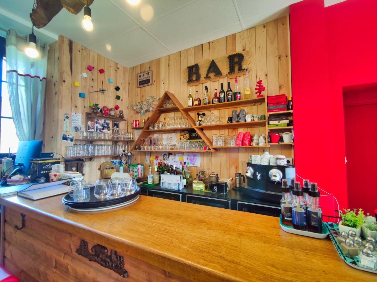 Le Sapin Rouge - Restaurant - Bar - Chambres D'Hotes Artigues  Exterior foto
