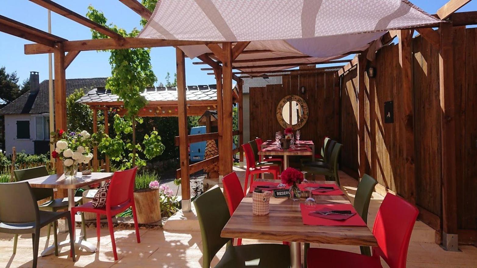 Le Sapin Rouge - Restaurant - Bar - Chambres D'Hotes Artigues  Exterior foto