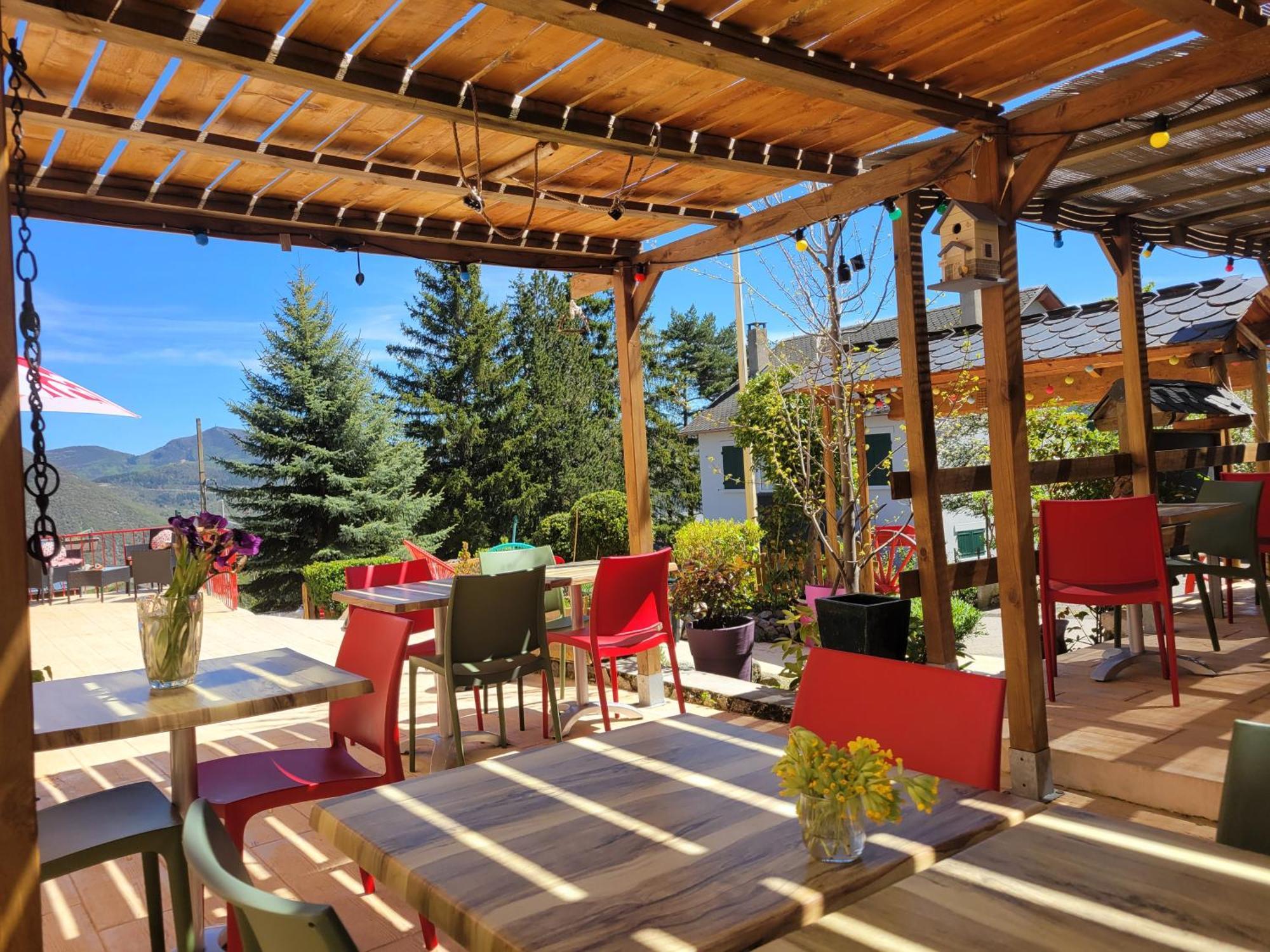 Le Sapin Rouge - Restaurant - Bar - Chambres D'Hotes Artigues  Exterior foto